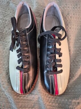 Men's  Brunswick Classic Bowling Shoes,Two-Tone Black &  Red  7.5